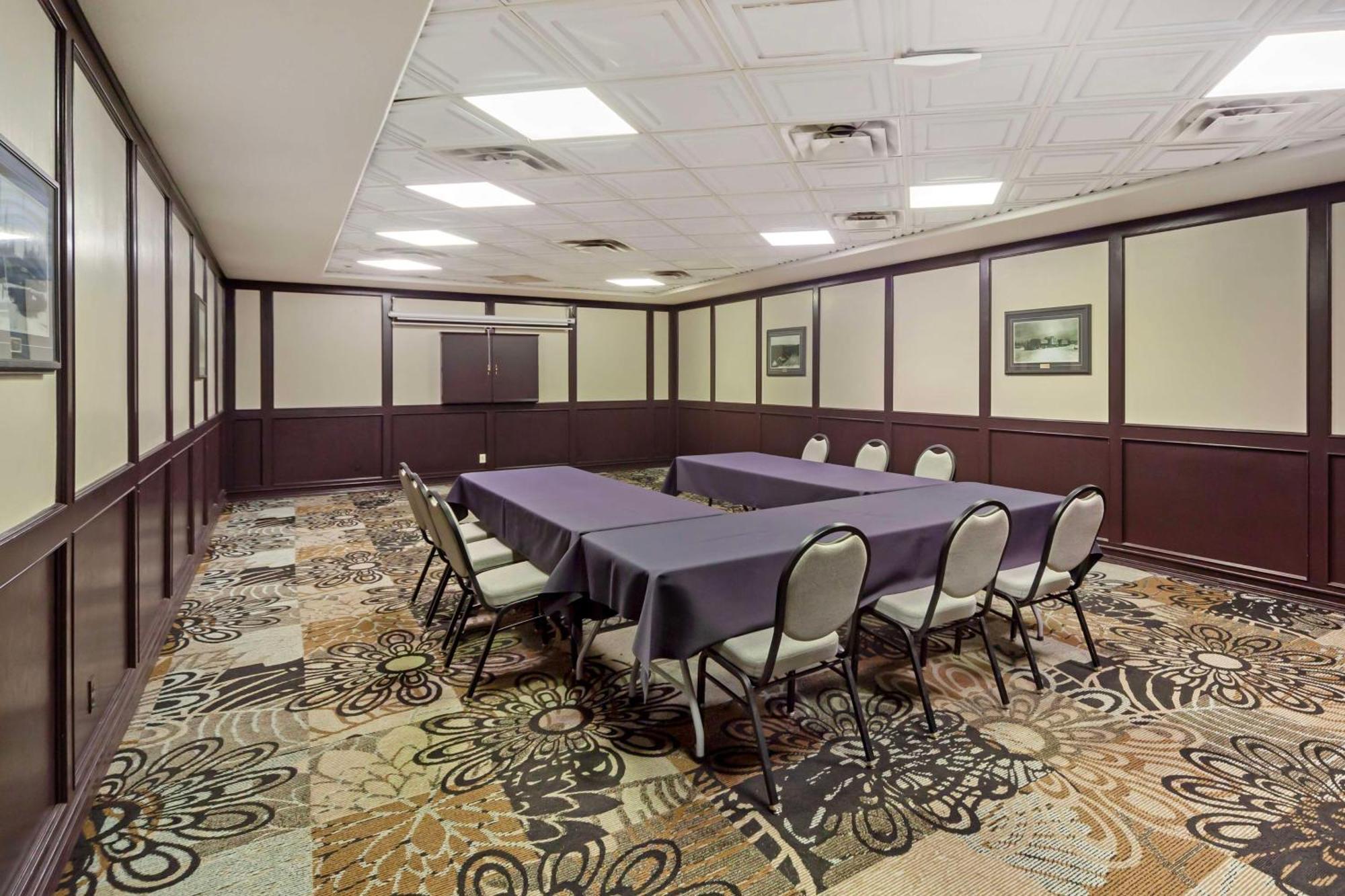 Best Western High Road Inn Edson Buitenkant foto