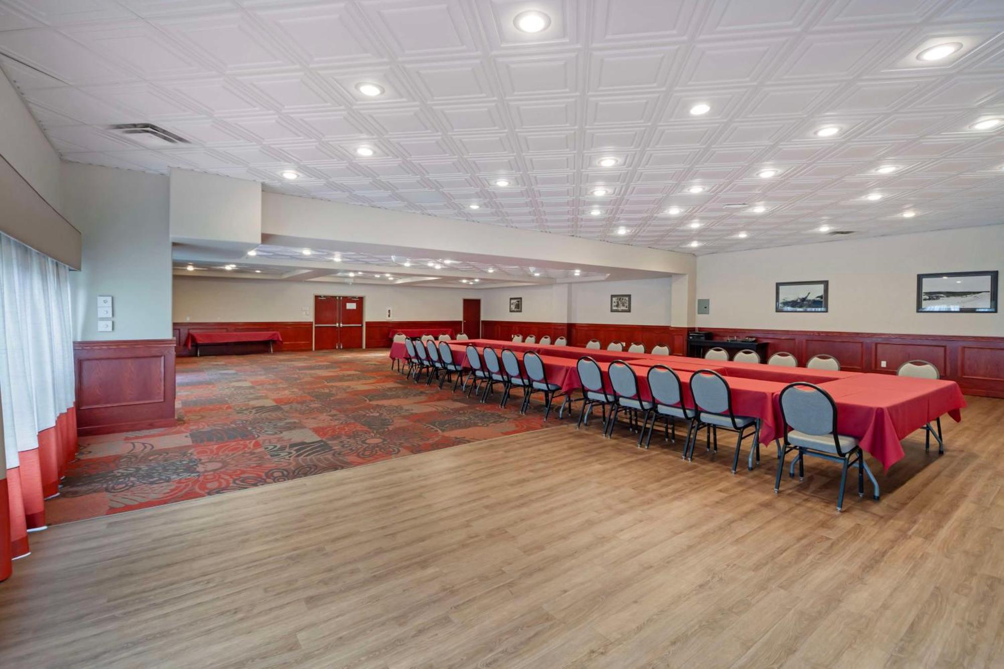 Best Western High Road Inn Edson Buitenkant foto